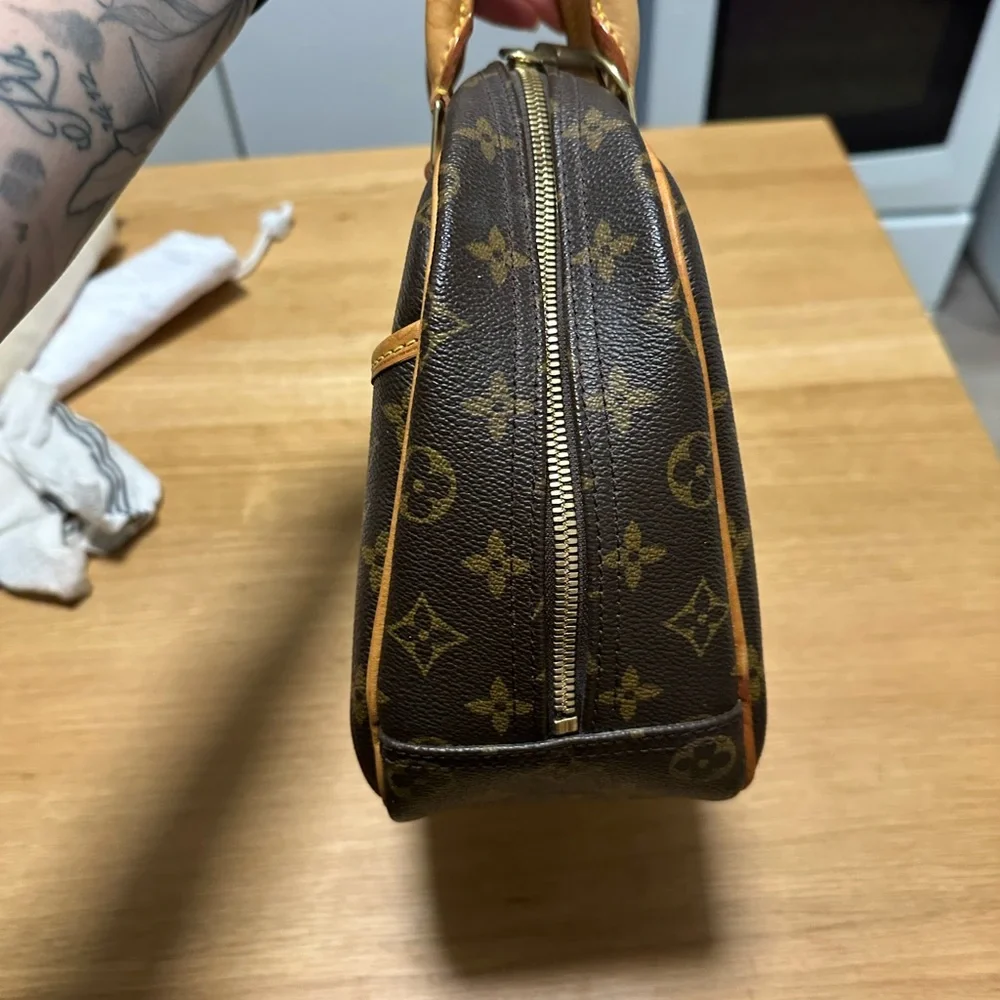 LOUIS VUITTON Monogram Trouville Bag - Picture 4 of 12